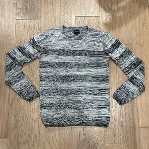 !Solid Gray Crewneck Shirt with Textured Stripes Men’s Large